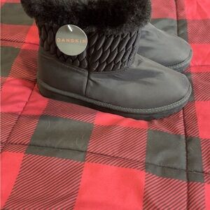 Danskin Black Quilted Winter Boots 5.5